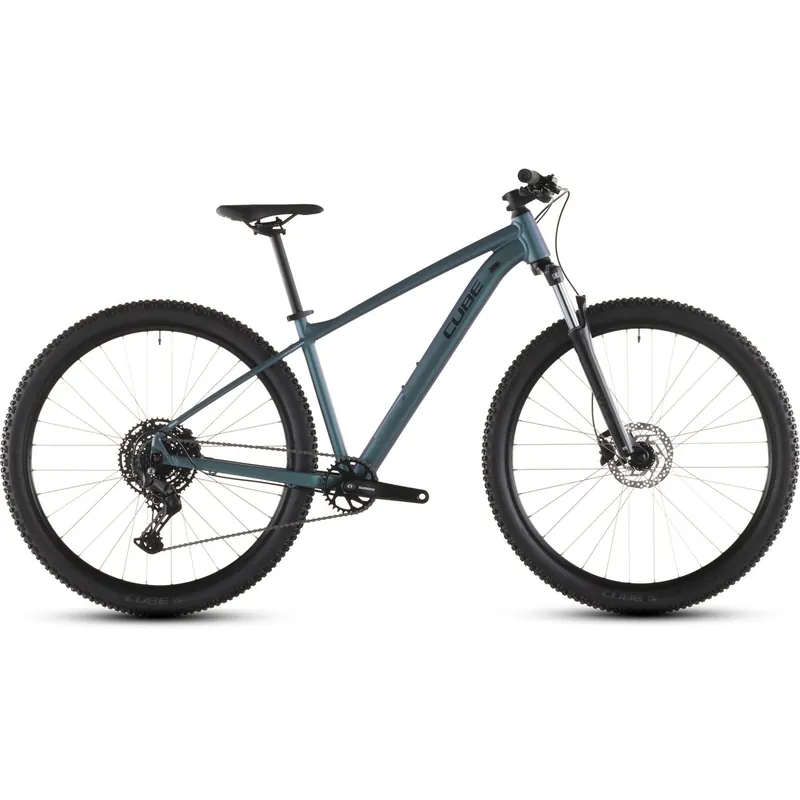 Preț promoțional BICICLETA CUBE AIM PRO SMARAGDGREY PRISM 2026 cadru M (17") - roti 29